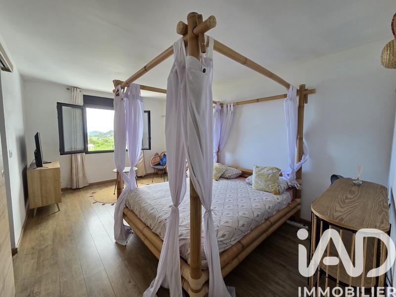 Maison - 422 m² - 12 pièces