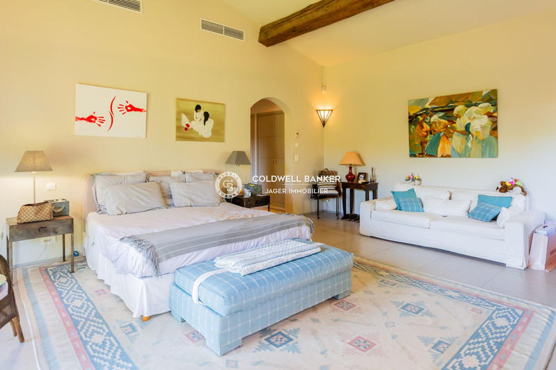 Maison - 320 m² - 6 pièces