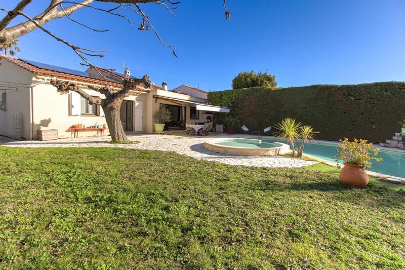 Propriété - 158 m² - 6 pièces