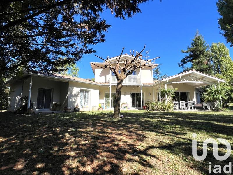 Maison - 240 m² - 8 pièces