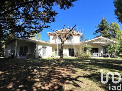 Maison - 240 m² - 8 pièces