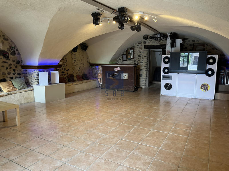 Maison - 450 m² - 11 pièces