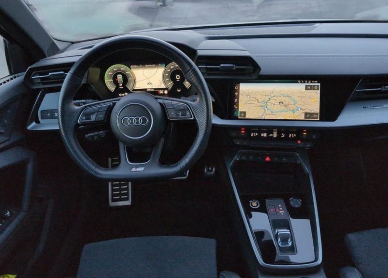 Audi A3 sportback 45 TFSIe s-Line 245 Hybride Rechargeable / Regulateur de Distance Prédisposition Attelage Capteur Angle Mort Keyless