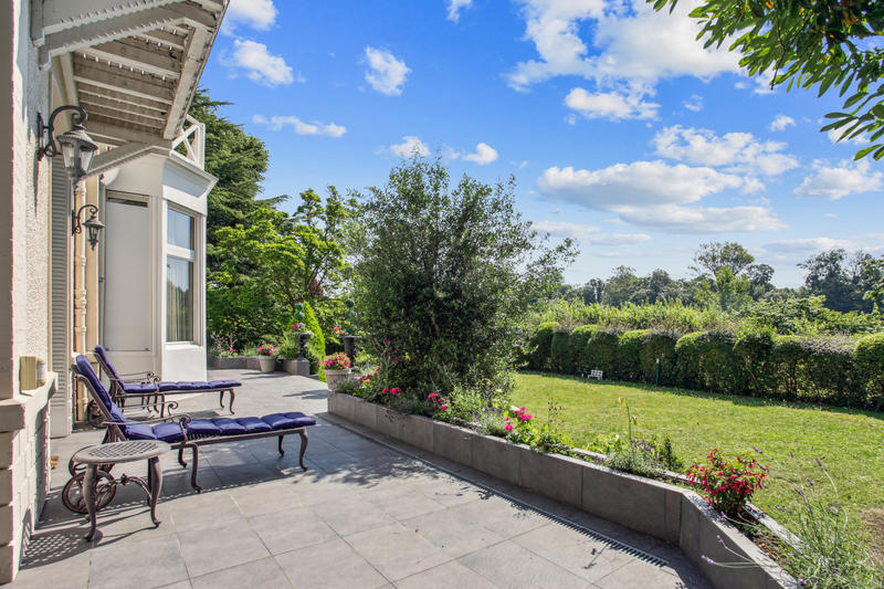 Maison - 425 m² - 11 pièces