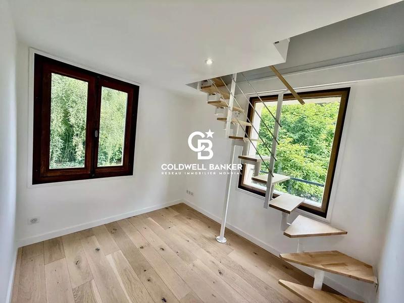 Maison - 220 m² - 7 pièces