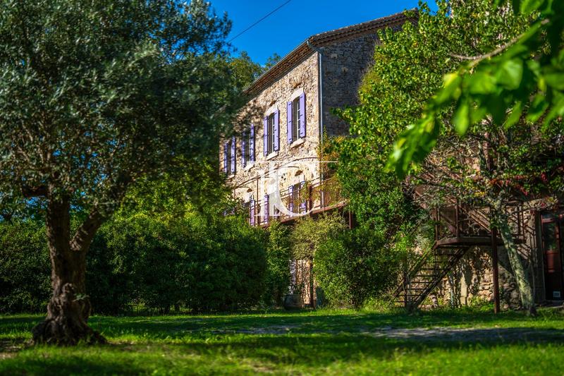 Maison - 379 m² - 19 pièces