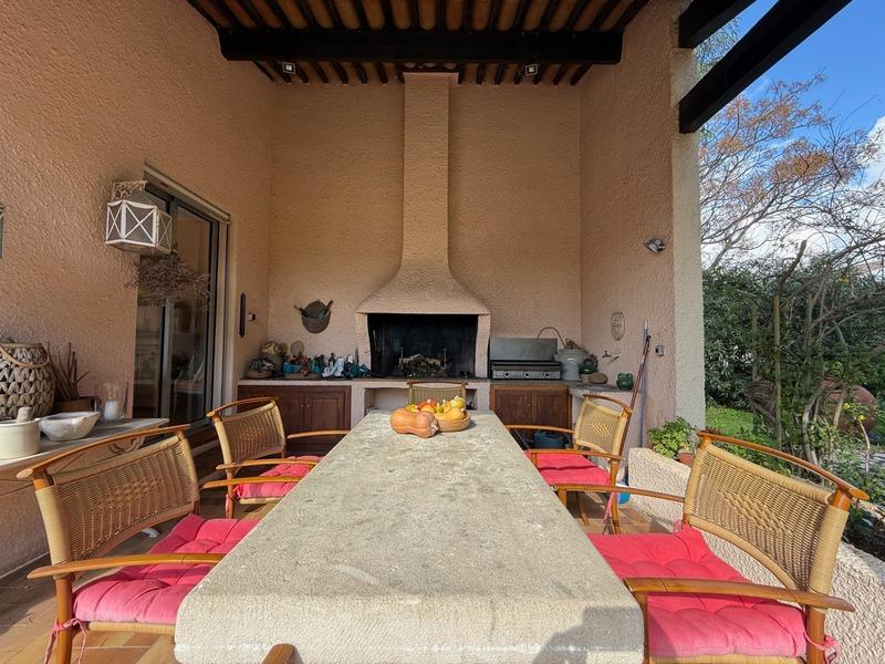 Maison - 270 m² - 9 pièces