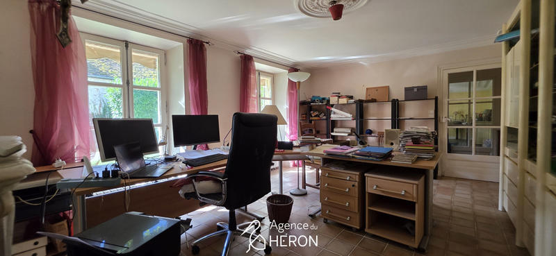 Maison - 373 m² - 10 pièces