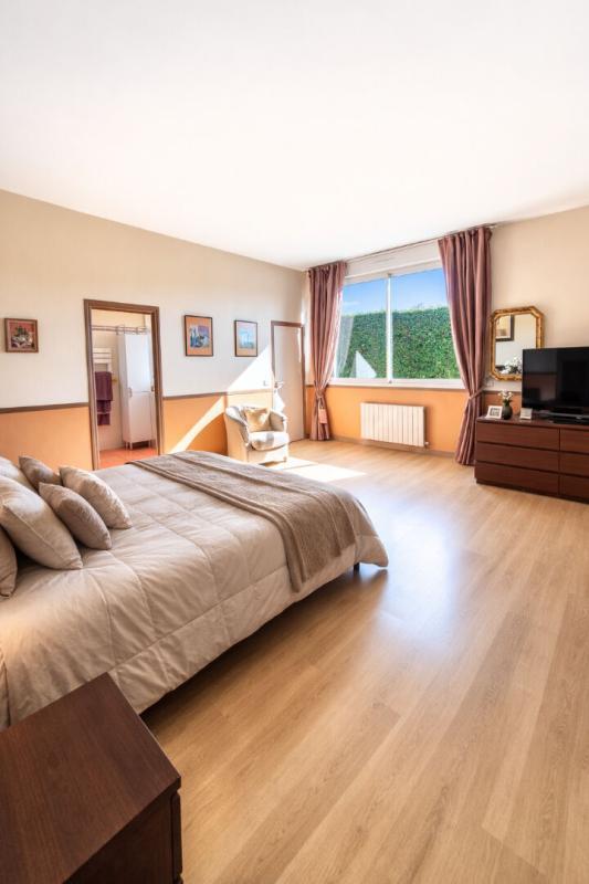 Maison - 220 m² - 6 pièces