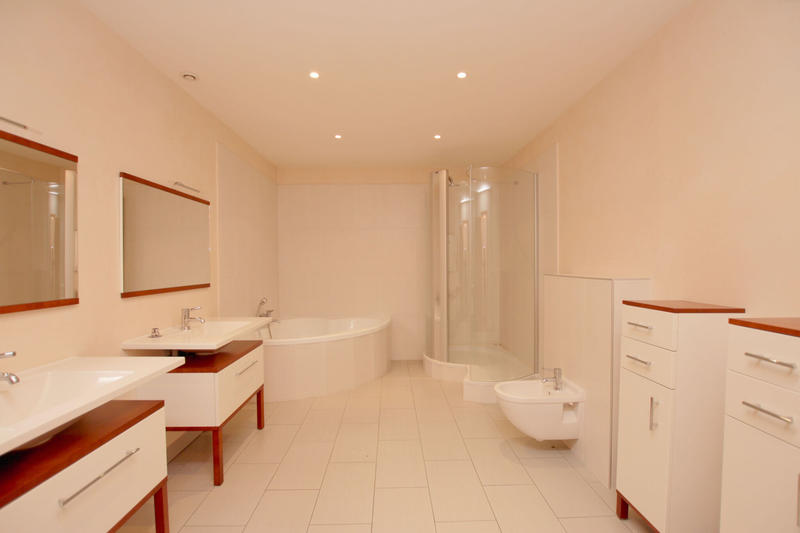 Maison - 337 m² - 5 pièces