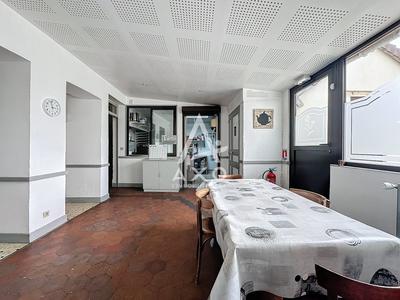 Maison - 214 m² - 8 pièces