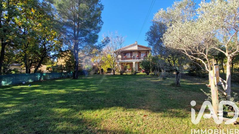 Maison - 185 m² - 9 pièces