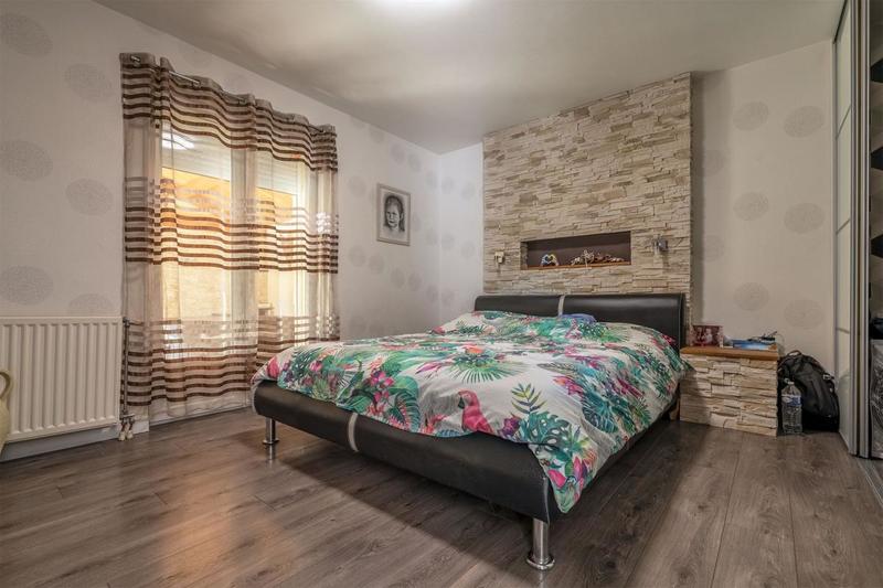 Maison - 340 m² - 11 pièces