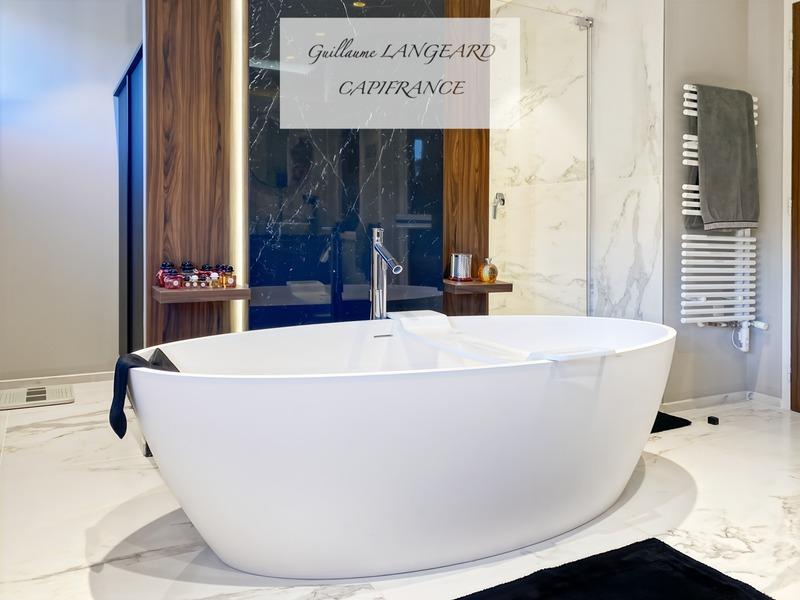 Villa - 346 m² - 9 pièces