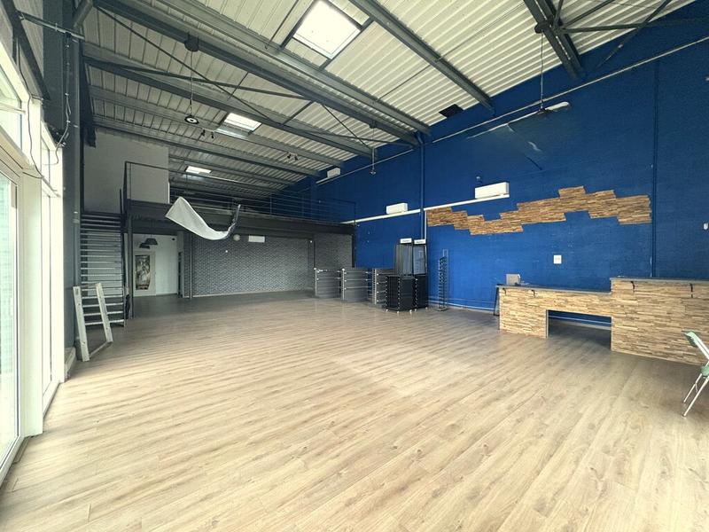 Local commercial - 298 m²