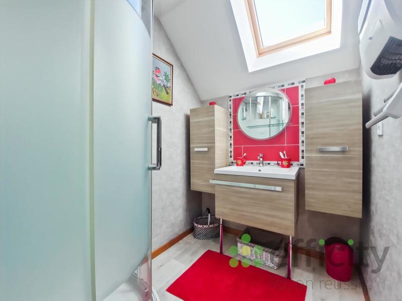 Maison - 180 m² - 7 pièces