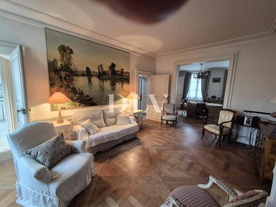 Maison - 305 m² - 11 pièces