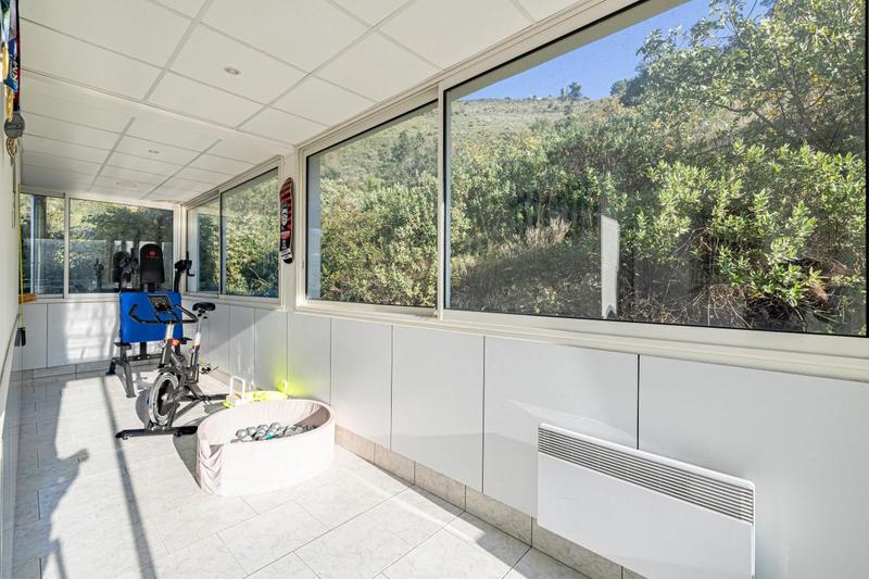 Maison - 242 m² - 5 pièces