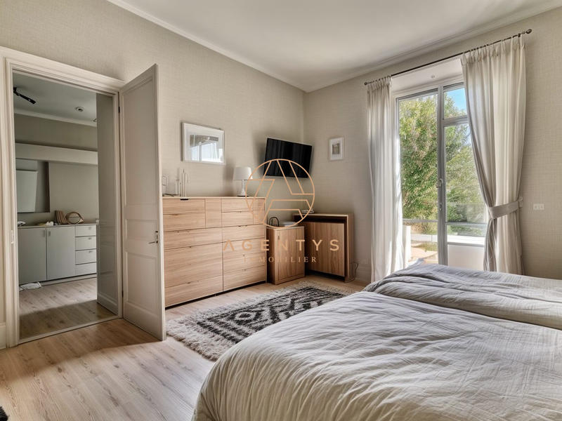 Maison - 249 m² - 10 pièces