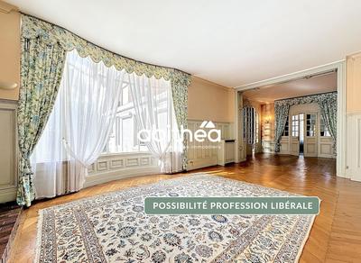 Maison - 328 m² - 10 pièces