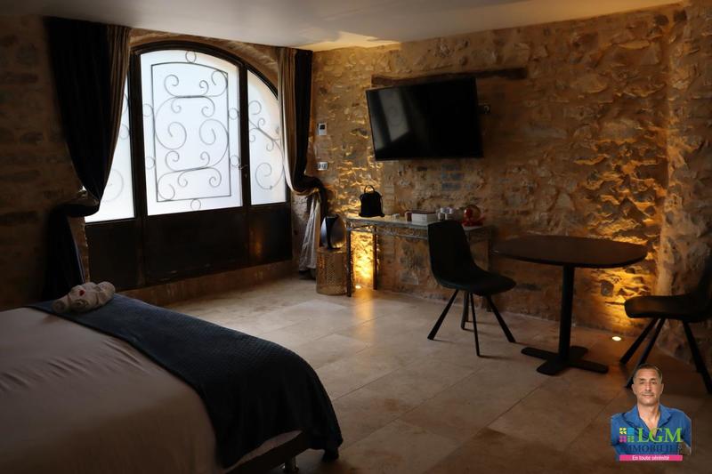 Mas - 397 m² - 14 pièces