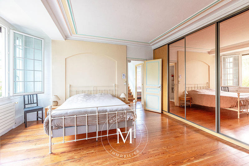 Maison - 269 m² - 10 pièces