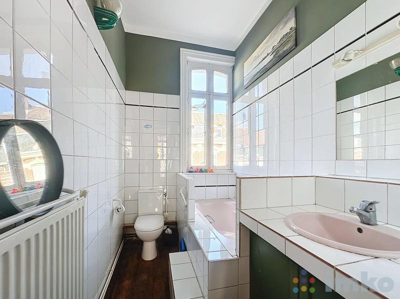 Maison - 252 m² - 8 pièces