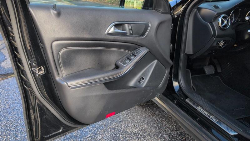 Mercedes Classe Gla 200 d 136 7g-Dct Sensation - Automatique Toit ouvrant