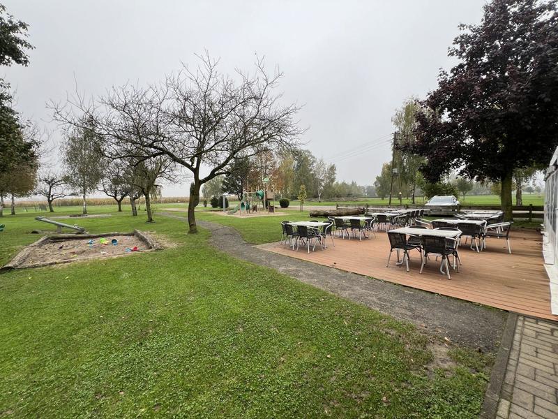 Local commercial - 450 000 m²