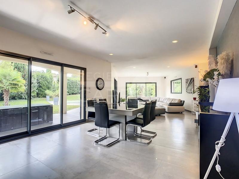 Villa - 177 m² - 6 pièces