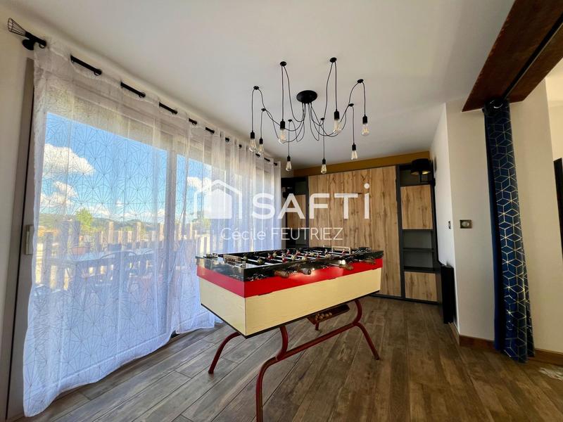 Maison - 215 m² - 9 pièces