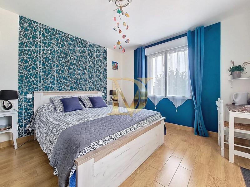 Maison - 230 m² - 8 pièces