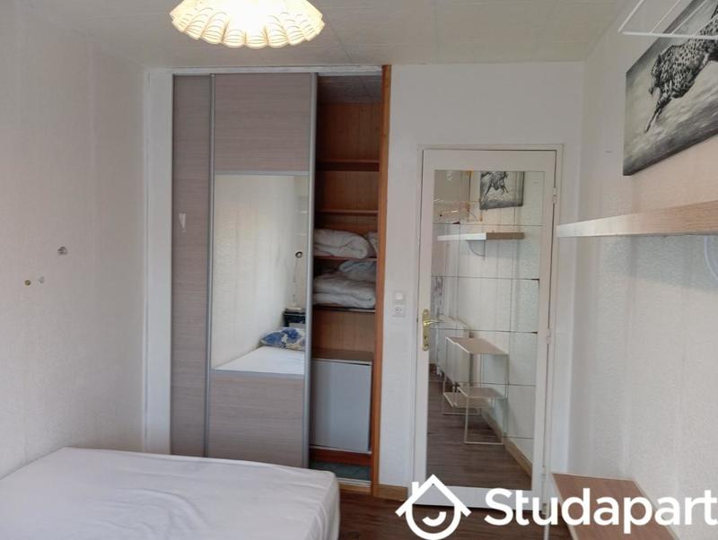 Chambre - 11 m² - 1 pièce