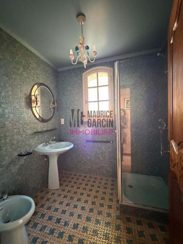 Maison - 250 m² - 14 pièces