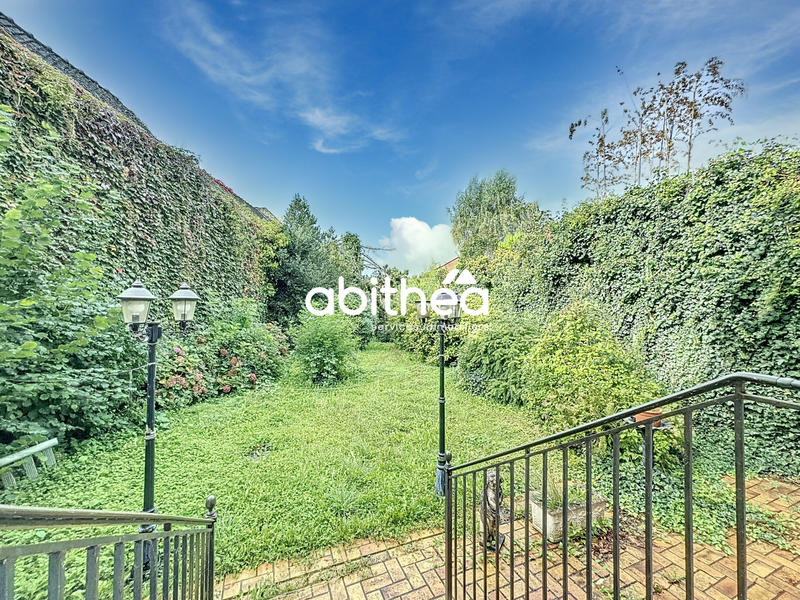 Maison - 257 m² - 9 pièces