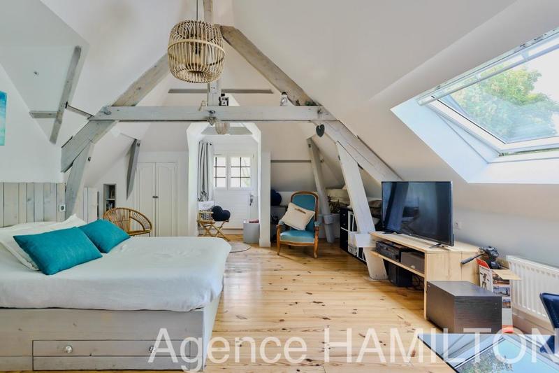 Maison - 250 m² - 8 pièces