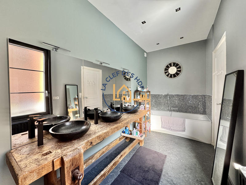 Maison - 215 m² - 7 pièces