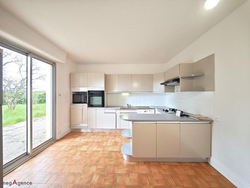 Maison - 230 m² - 10 pièces