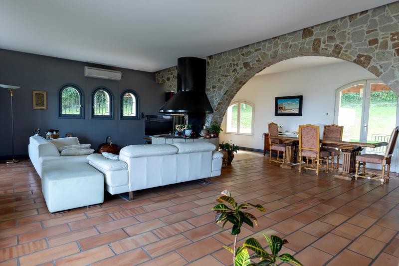 Maison - 238 m² - 8 pièces