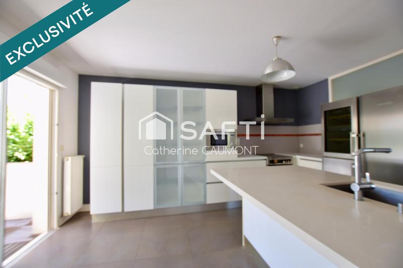 Maison - 208 m² - 8 pièces