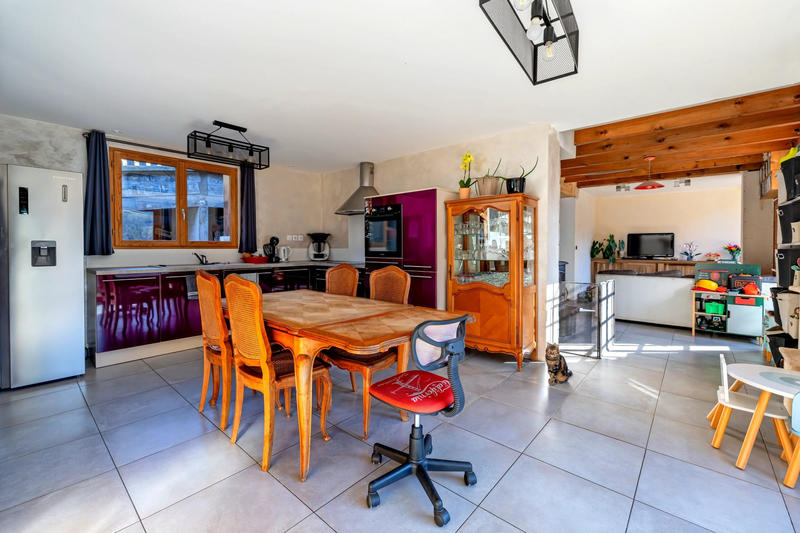 Maison - 90 m² - 6 pièces