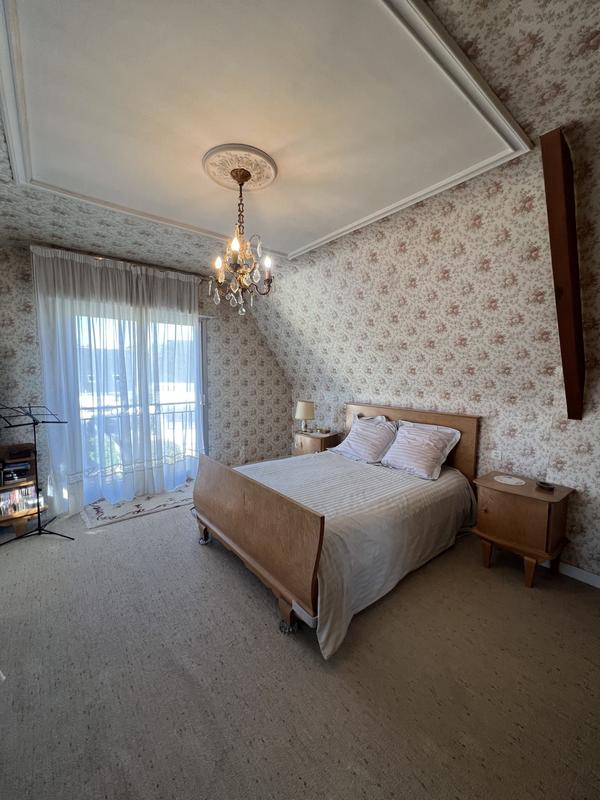 Maison - 181 m² - 8 pièces