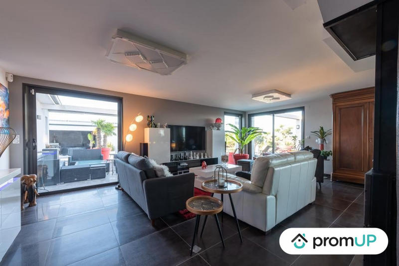 Maison - 260 m² - 7 pièces