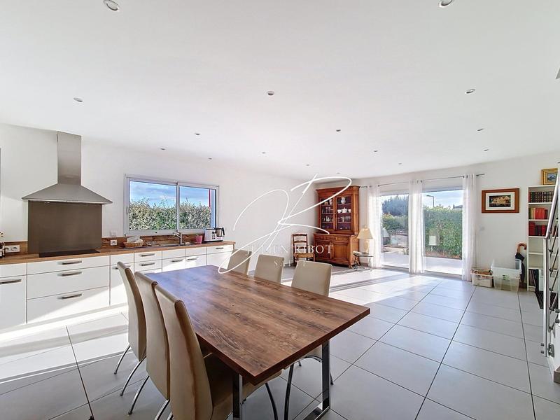 Maison - 110 m² - 4 pièces