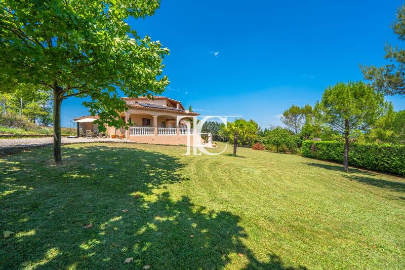 Maison - 200 m² - 6 pièces