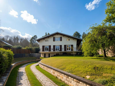 Maison - 165 m² - 8 pièces