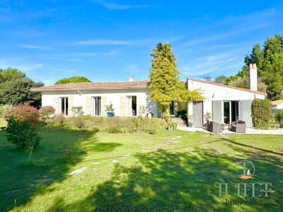 Maison - 220 m² - 9 pièces