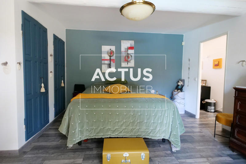 Maison - 233 m² - 8 pièces