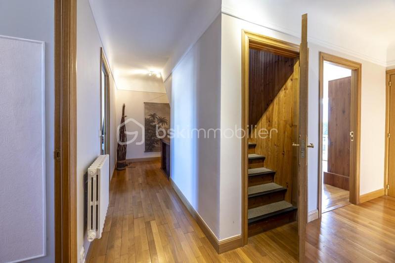 Maison - 183 m² - 5 pièces