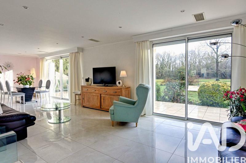 Maison - 206 m² - 8 pièces